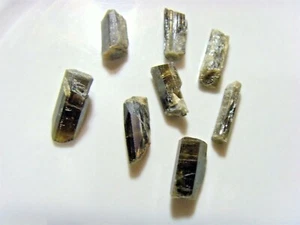 62 carati TWT 8 cristalli epidoto reiki rock lapidario metafisico Wicca 51393 - Foto 1 di 4