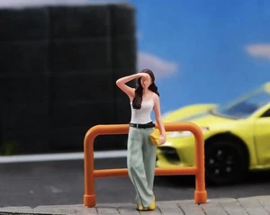 EY 1:64 Figura Pintada Modelo Miniatura Diorama Arena Trandy Dama Niña Con Bolso - Imagen 1 de 10