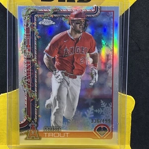 2025 Topps Holiday Mike Trout HC50 /499 Chrome Refractor LA Angels - Bild 1 von 2