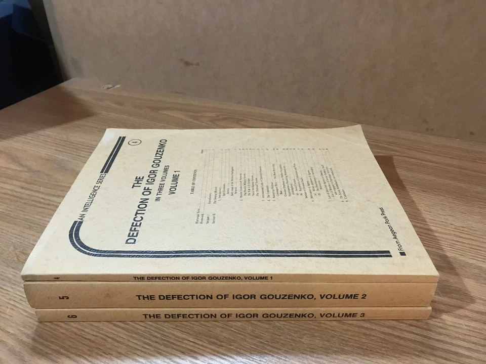 The Deffection of Igor Gouzenko in  3 volume set; an intelligence series  Foto 1 de 1