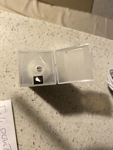 Contenedor de almacenamiento de plástico transparente con embudo - Perfecto para manualidades y organización - Imagen 1 de 2