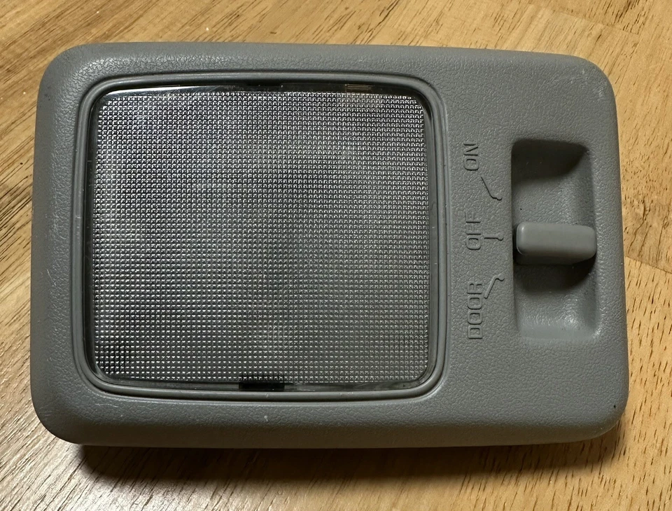 Toyota Previa Interior Light - Image 1 of 2