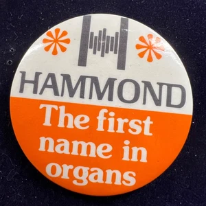 VINTAGE HAMMOND ‘THE FIRST NAME IN ORGANS’ BUTTON PIN BADGE ADVERTISING - Picture 1 of 3