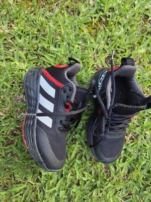 Adidas Own The Game Unisex Niños Talla 11.5 Negro/Rojo/Blanco Foto 1 de 4