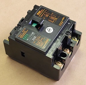 FUJI ELECTRIC AUTO BREAKER EA33 30A 30AMP 3POLE, ITEM A - Picture 1 of 7