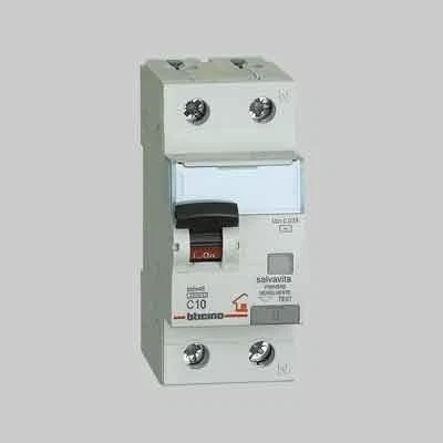 INTERRUTTORE MAGNETOTERMICO DIFFERENZIALE BTICINO 1P+N Corrente 10A - Immagine 1 di 1