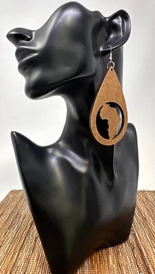 Pendientes colgantes de madera hechos a mano con mapa boho africano - ligeros colgantes de 3" (3 colores) Foto 1 de 4