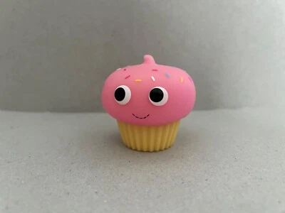 Minifigura de vinilo Kidrobot Yummy World Tasty Treats Series - Cupcake  Foto 1 de 2
