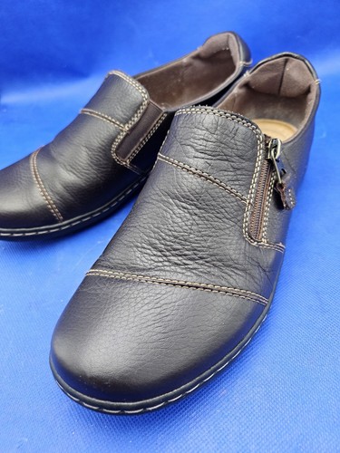 Scarpe mocassino Clarks Cora Harbor in pelle da donna taglia 8 5 con zip pelle marrone scuro