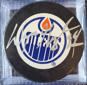 Wayne Gretzky Autographed Official NHL Game Puck Signed Edmonton Oilers JSA - Picture 1 of 3