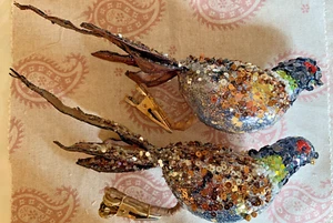 A Pair Of Christmas Decorative Birds With Clips Covered In Sequins & Beads - Picture 1 of 10