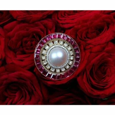 Anillo de compromiso de perlas blancas reales de corte redondo de 2,50 quilates enchapado en oro blanco de 14 quilates plateado Foto 1 de 4