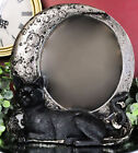 Sorcellerie chat noir mystique par croissant cratère lune bureau ou miroir mural