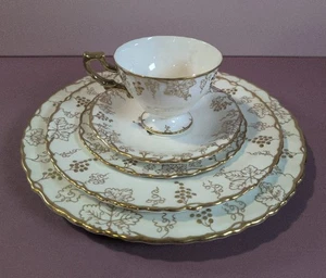 Royal Crown Derby Vine Gold Set di 5 pezzi in osso Cina - Foto 1 di 10