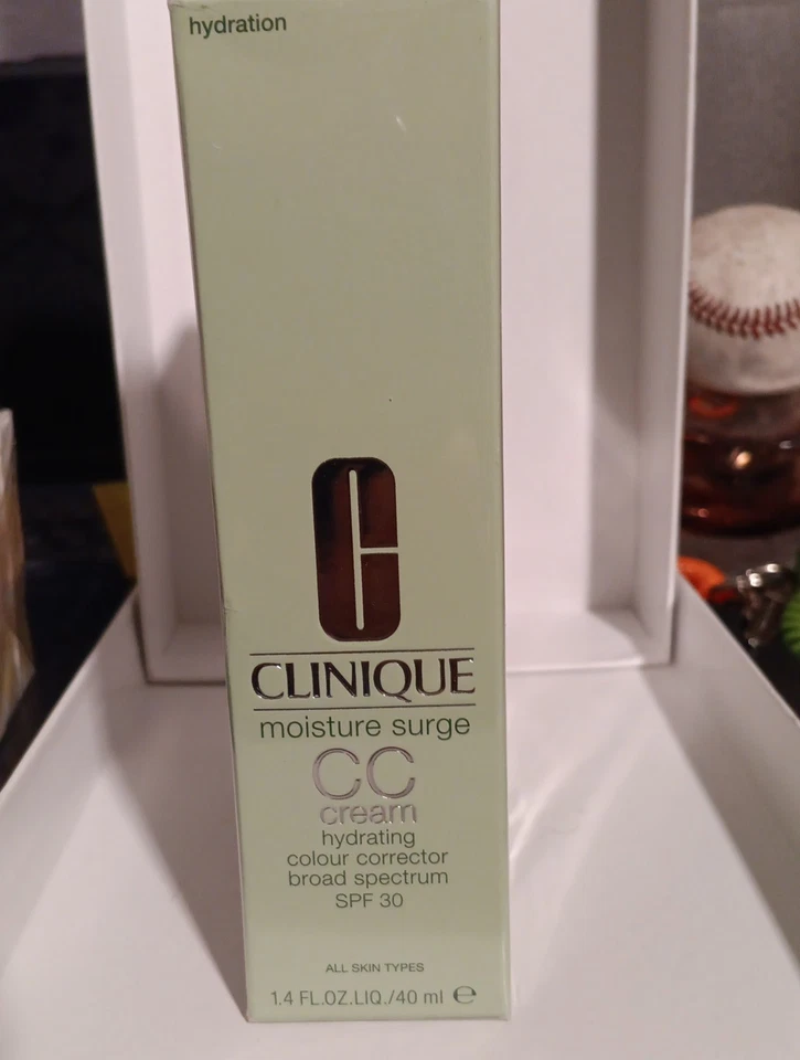 Clinique Moisture Surge CC Cream SPF 30 Hydrating Colour Corrector Very Light.