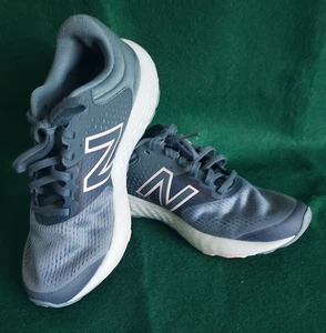NEW BALANCE Women's Size 8.5 Gray & Pink  W520LP7 Running Shoes - EUC - Picture 1 of 9