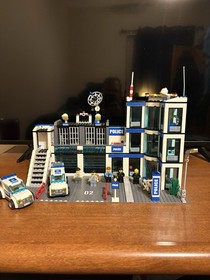 LEGO CITY: Police Station (7498)