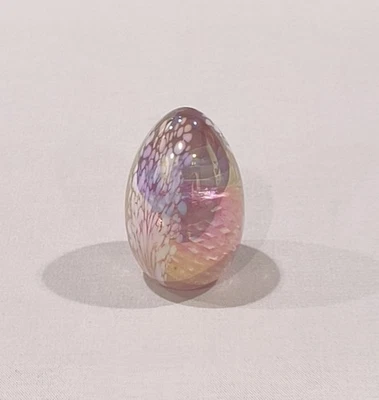 "Pisapapeles huevo remolino rosa irridiscente vidrio artístico vintage 1987 2,25""" Foto 1 de 4