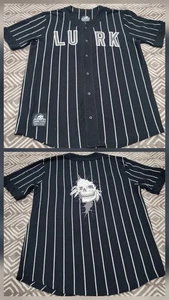 LURK Lurking Class Trikot Herren XL schwarz gestreift Baseball Trikot Kurzarm Y2K - Bild 1 von 13