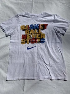 Nike Kinder T-Shirt Basketball Never Stops Größe M - Bild 1 von 3