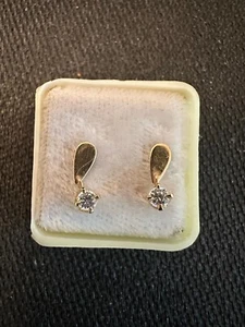 Petite Mexican "Diamond" Gold stud earrings--vintage - Picture 1 of 3