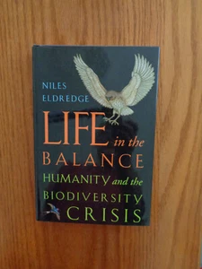 Life in the Balance : Humanity & Biodiversity Crisis by Niles Eldredge 1998 HCDJ - Imagen 1 de 1