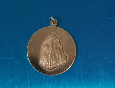 Medalla de jubilación de empleados Macy's RH Macy NY 1977 9,6 g 1/20 12 k GF llena de oro Foto 1 de 4