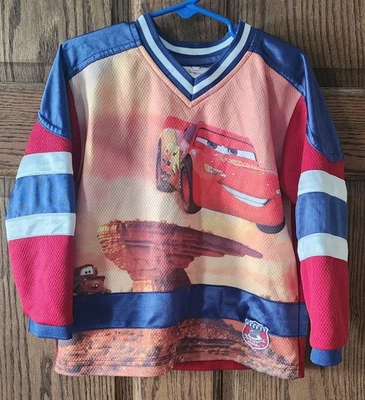 Camiseta deportiva de hockey de Pixar Cars Lightning McQueen #95 para niños talla XXS (4T) de Disney Store Foto 1 de 4