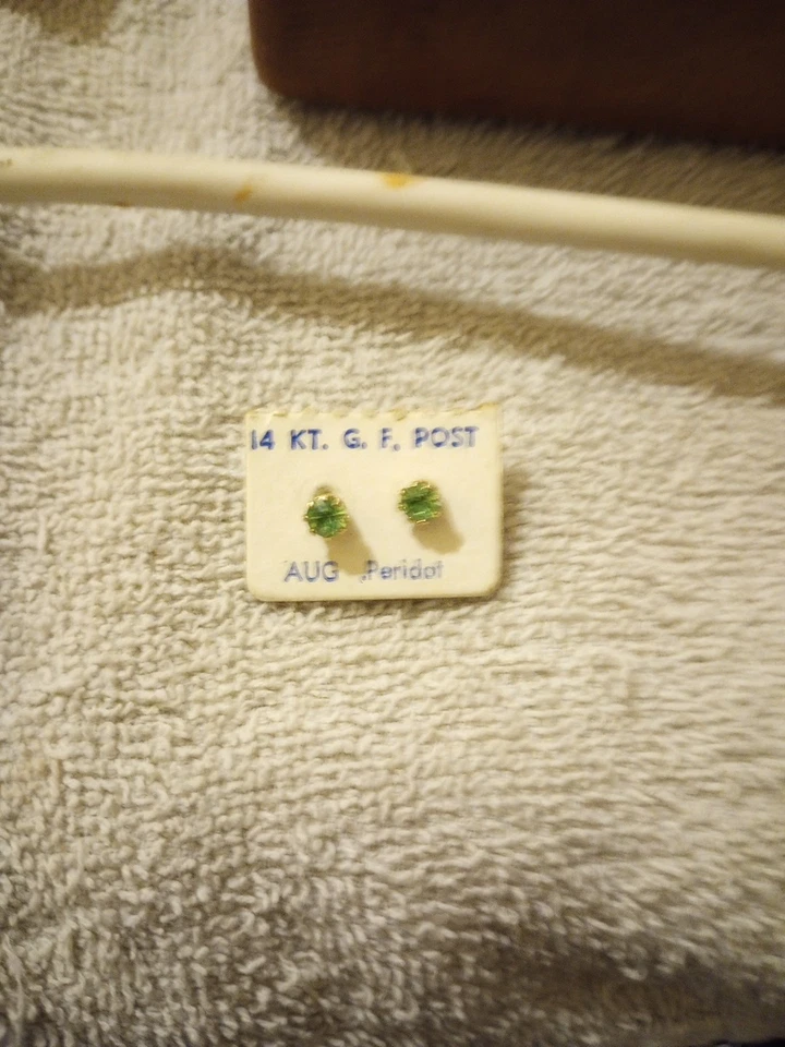 14 kt Peridot earrings - Image 1 of 1