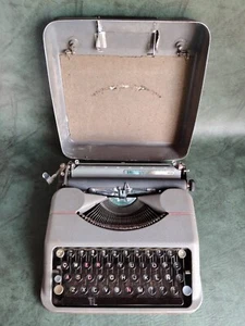 *NEEDS LOVE* C 1946 HERMES BABY TYPEWRITER + CASE MADE IN SWITZERLAND PAILLARD - Picture 1 of 24