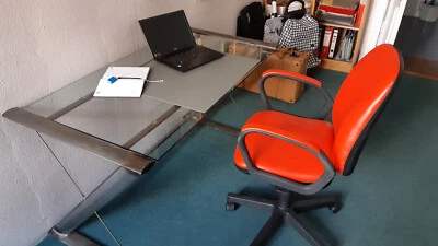 Homeoffice Arbeitsplatz, Schreibtisch und Bürostuhl, Glas Stahl - Bild 1 von 4