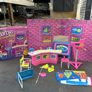 Vintage Barbie 1987 6 O'Clock News TV Playset Mattel News Anchor Set Missing Few - Picture 1 of 15