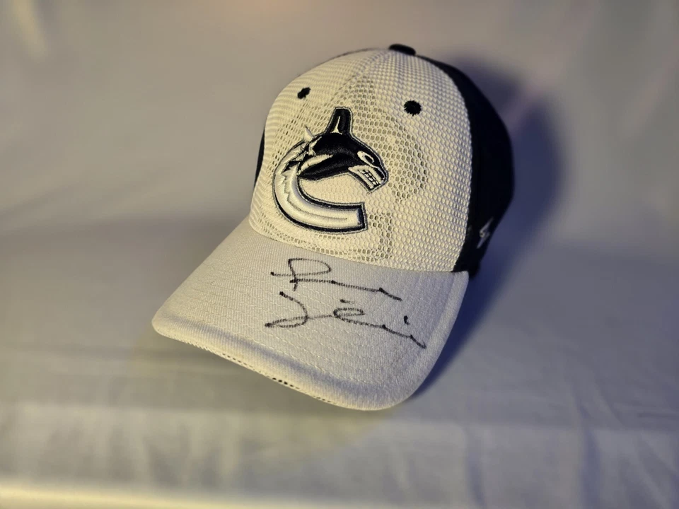 Trevor Linden autographed Zephyr fitted Vancouver Canucks hatsize M/L Navy/White - Image 1 of 4