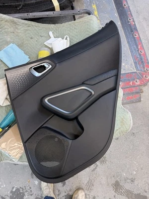 KIA SOUL 2020-2022 PUERTA TRASERA DERECHA MOLDURA PANEL OEM 83302K0010D3X NEGRO_WK Foto 1 de 2