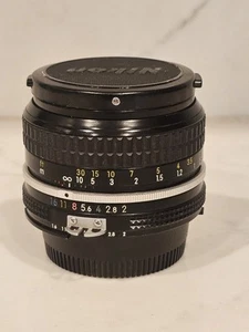 Nikon Nikkor 50Mm 1 :2 Focus Lens Mint Condition both caps - Imagen 1 de 8