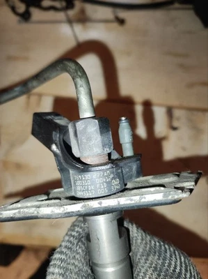 OEM - DIESEL INJECTOR FITS VOLKSWAGEN 059130277AM Not tested For Parts - Image 1 of 3