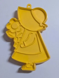 Vintage 70's Yellow Hallmark Cards Cookie Cutter Girl Holding Flower - Picture 1 of 5