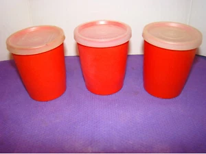 Tupperware Set of 3 Vintage #1289 Red, Snack Cups 3 1/4" tall, with Lids -EUC - Picture 1 of 3
