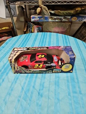 Toy Biz NASCAR Jurassic Park #24 DuPont Rumble N’ Roar Gas Can Racer 1/18 Foto 1 de 4