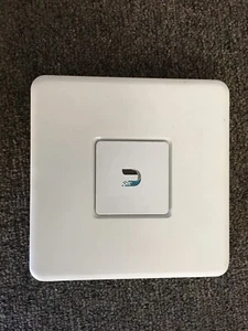 USG / Ubiquiti 1000Mbps Gigabit UniFi Security Gateway with Power Supply - Picture 1 of 5