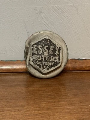 Tapacubos con tapa de grasa Essex antigua de 1920 atornillada Foto 1 de 4