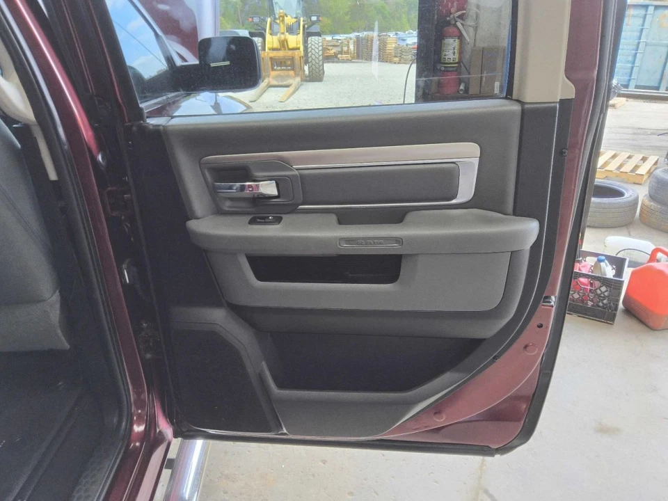 Dodge Ram 1500 2016 Door Trim Panel Rear 667436 - Изображение 1 из 1