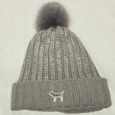 PINK VS Holiday 2018 人造毛皮 Pom-Pom 闪亮水钻 灰色 豆豆帽 带狗 — 第 1/4 张图片