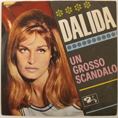 DALIDA - UN GROSSO SCANDALO / IL SILENZIO - 1965 ITALIAN 7" SINGLE PS, CHANSON - Image 1 of 4