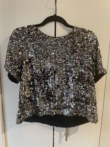 KENDALL + KYLIE Silber Pailletten Top Kurzarm Gr. S Slipper - Bild 1 von 10