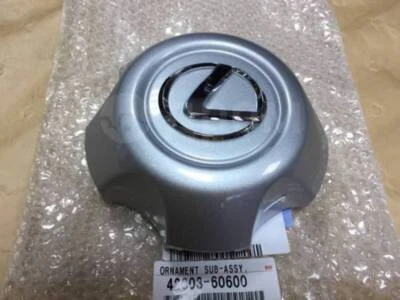 TOYOTA LEXUS GENUINO OEM LX470 TAPACUBOS CENTRAL DE RUEDA LOGOTIPO "L" 1 pieza Foto 1 de 4