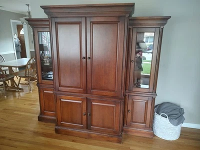 Ethan Allen Medallion Collection Media Armoire - Image 1 of 3