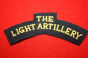 THE LIGHT ARTILLERY AIRBORNE WW2 STYLE CLOTH SHOULDER TITLE - Picture 1 of 1
