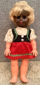 Vintage - Bambola faccia/testa nera con corpo bianco e vestito svedese - Foto 1 di 12