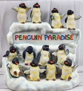 Penguin Paradise Iceberg con 12 varios pingüinos rey expresados de resina - Imagen 1 de 22